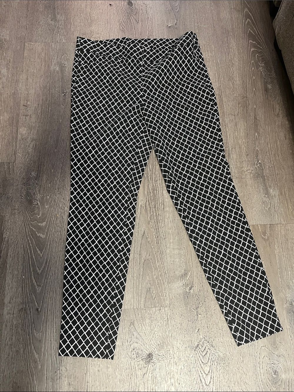 Davina Women’s Black & White Geometric Print Stretch Pants size 14
